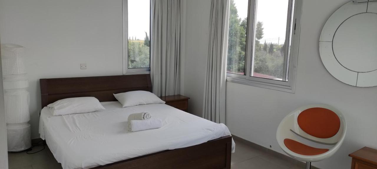 Willa Village Villa, Cyprus, Salt-water Pool, 6 Bedrooms, Larnaca *