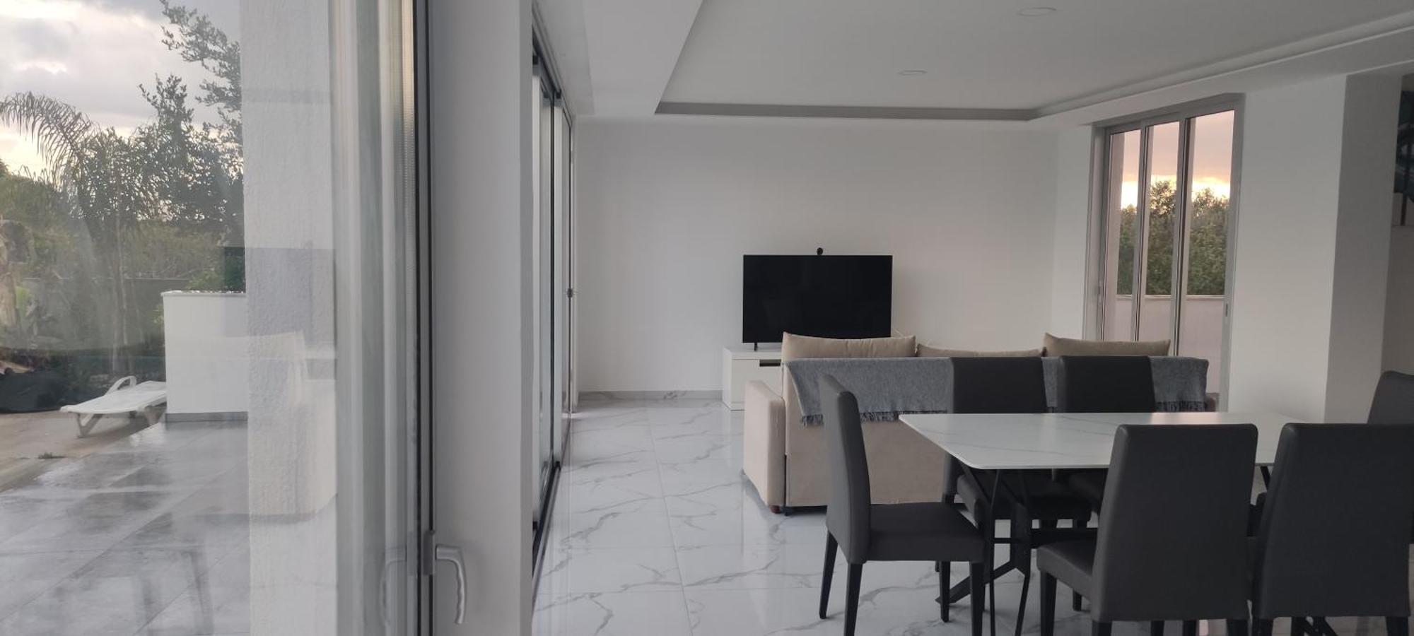 Willa Village Villa, Cyprus, Salt-water Pool, 6 Bedrooms, Larnaca Kiti