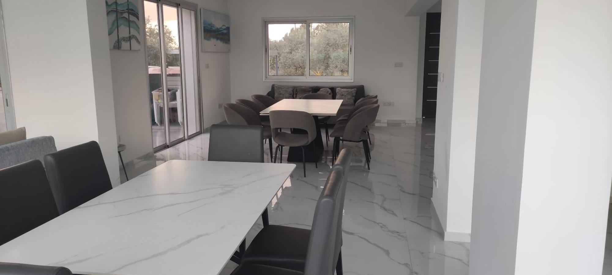 Willa Village Villa, Cyprus, Salt-water Pool, 6 Bedrooms, Larnaca