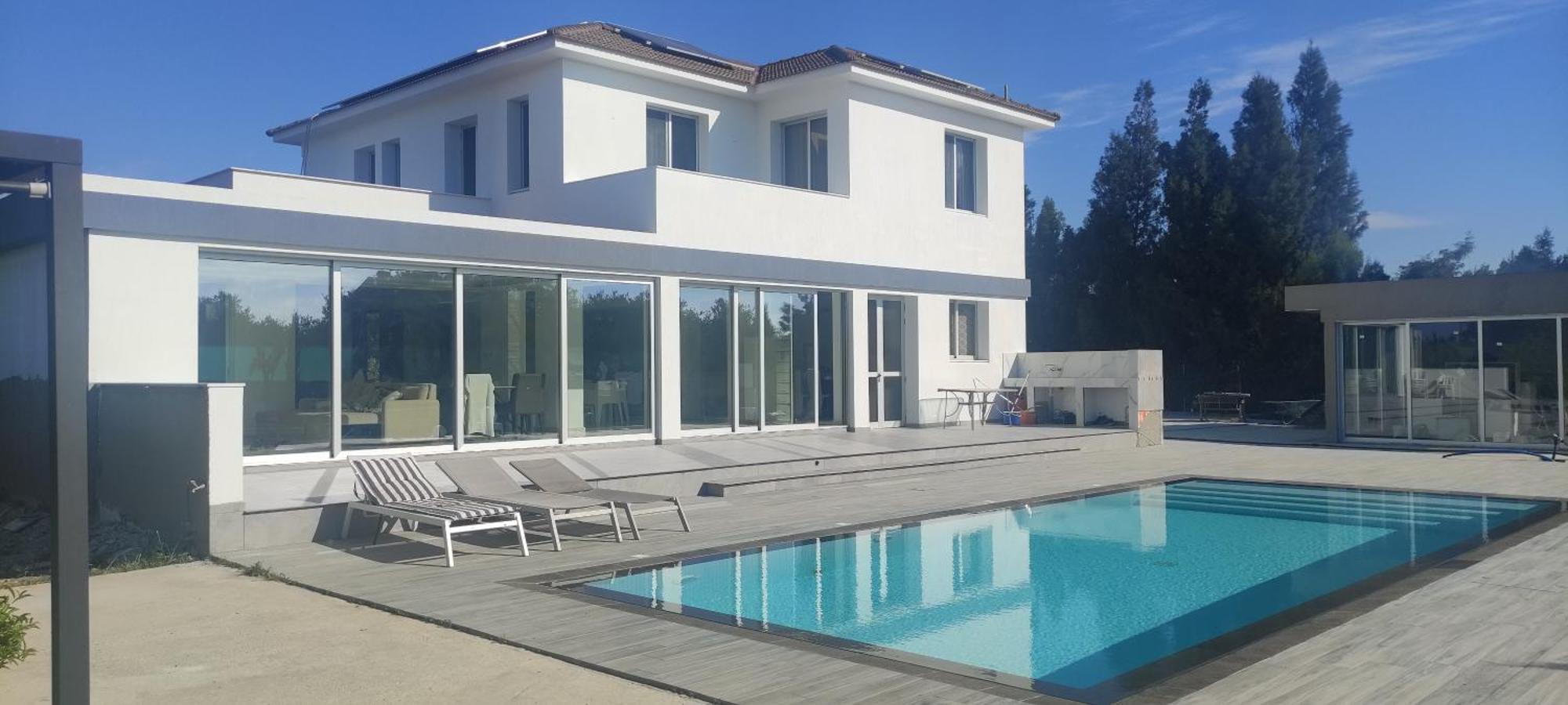 Willa Village Villa, Cyprus, Salt-water Pool, 6 Bedrooms, Larnaca *