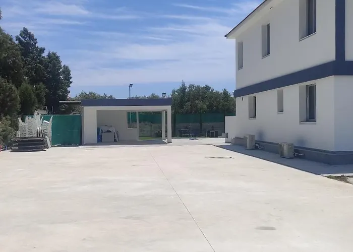 Kiti Village Villa, Cyprus, Salt-Water Pool, 6 Bedrooms, Larnaca